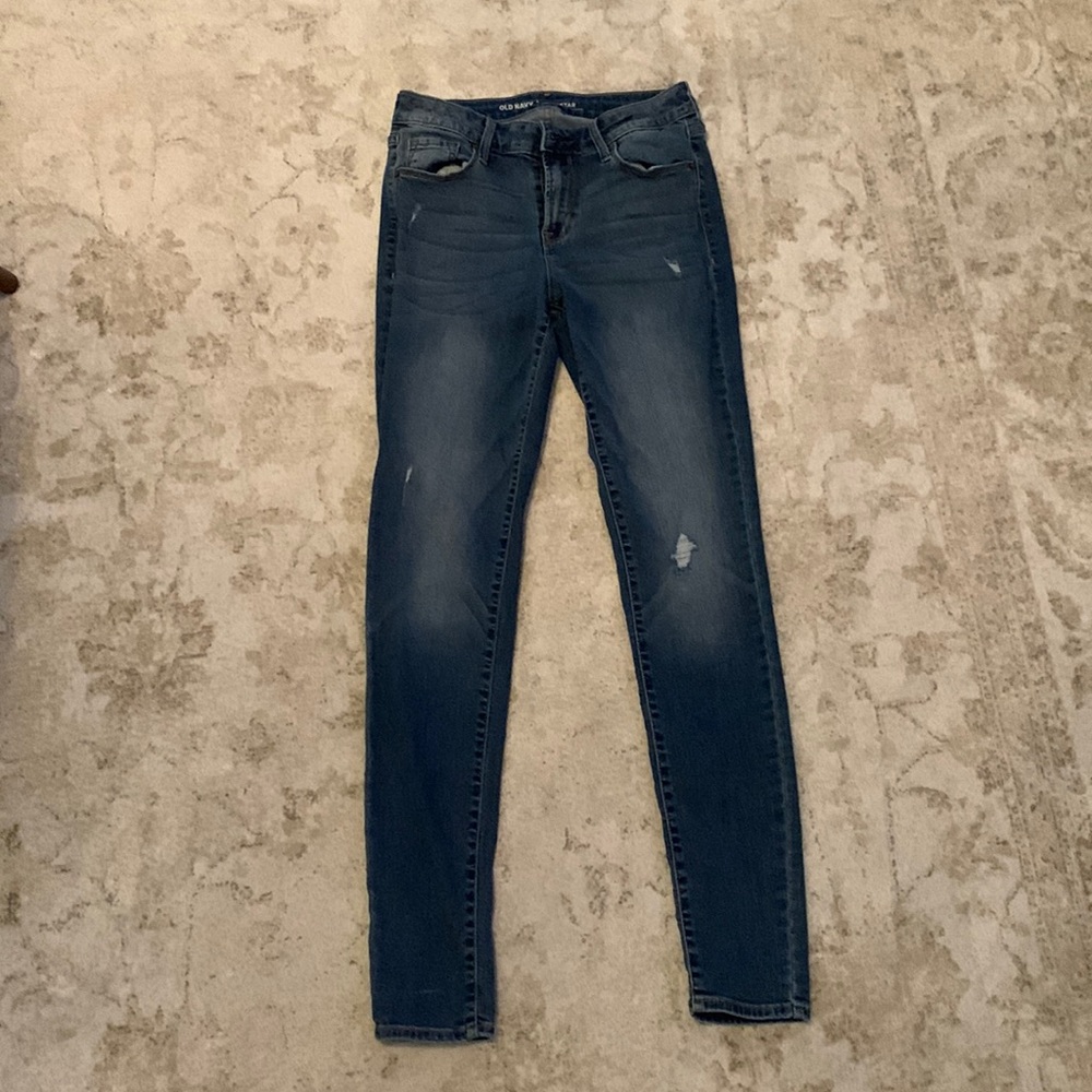 Distressed skinny jeans